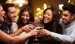 娱乐吃瓜酱浪漫喝酒,娱乐吃瓜酱的醉人时光